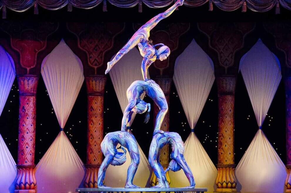 Zirkus ohne Tiere mit Akrobaten