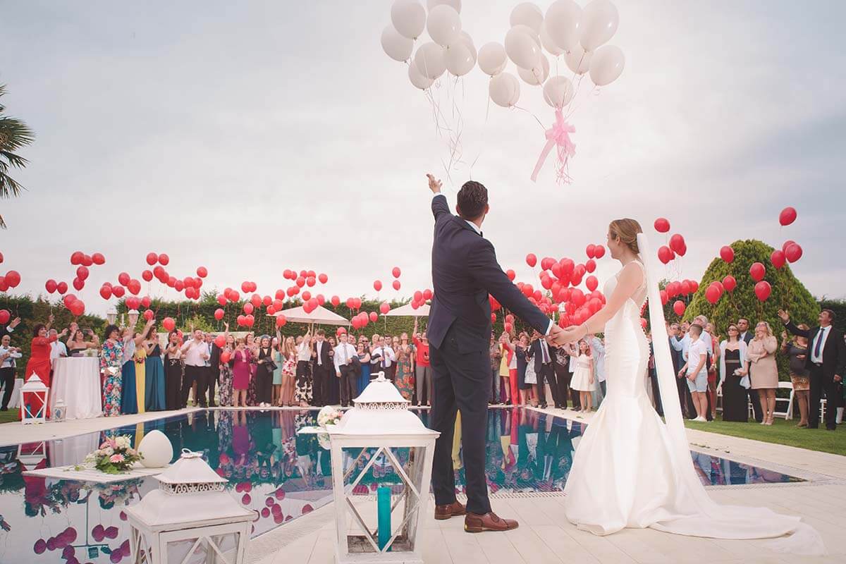 Warum bei Ihrer Hochzeit keine Luftballons steigen sollten