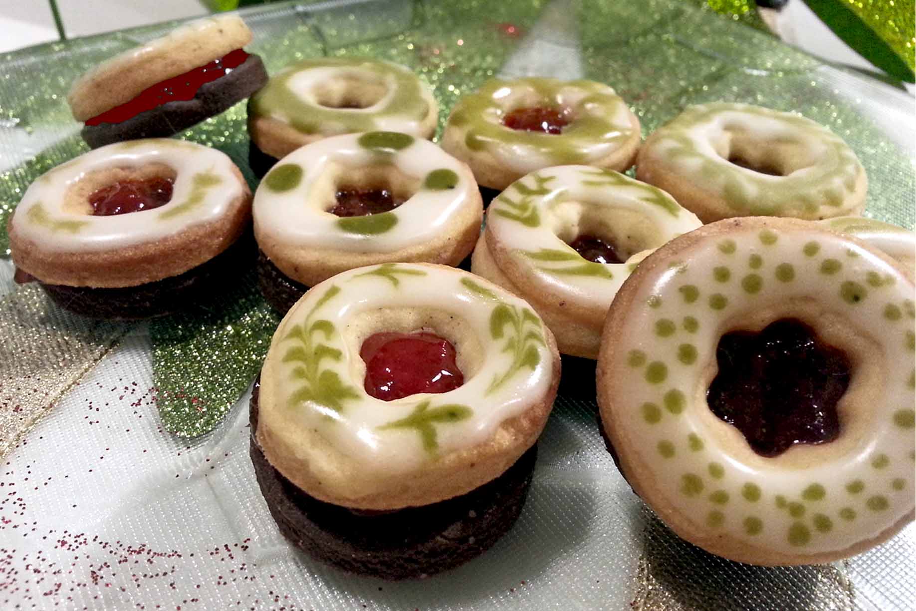 Vegane Matcha-Erdbeer-Plätzchen