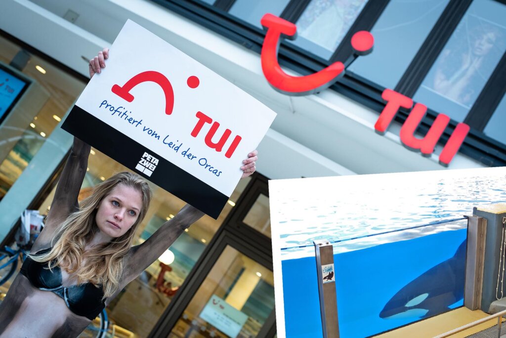 Demonstration vor TUI Reisebuero