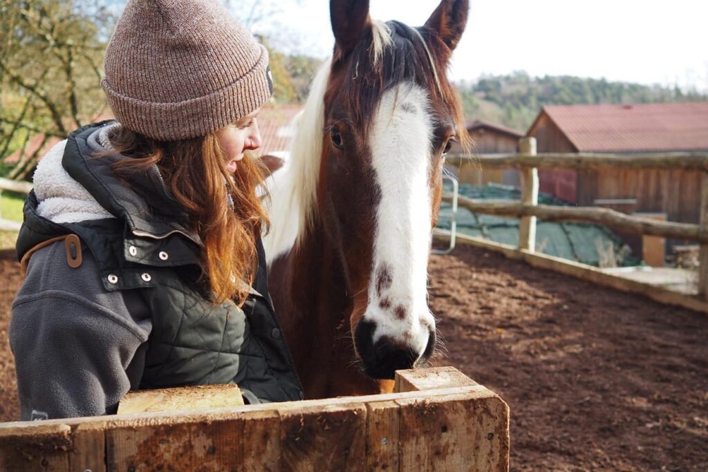 frau und pferd