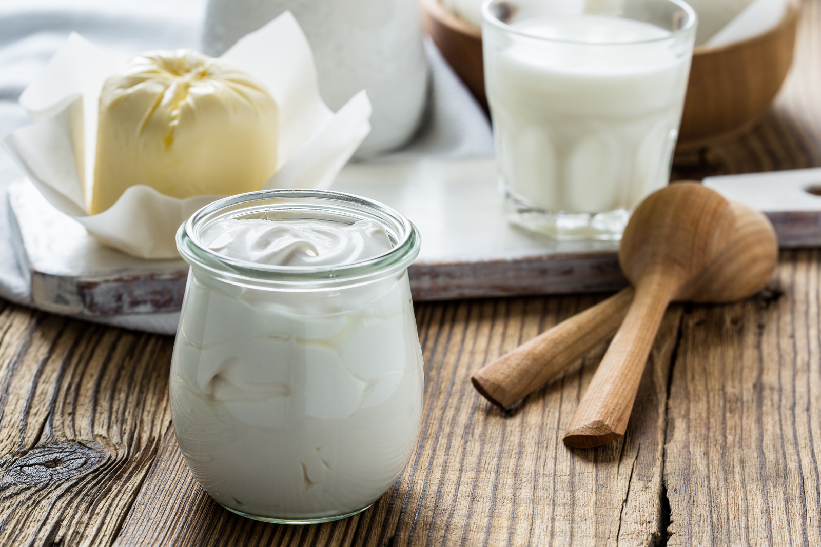 Vegane Alternativen zu Milchprodukten wie Käse, Butter und Sahne