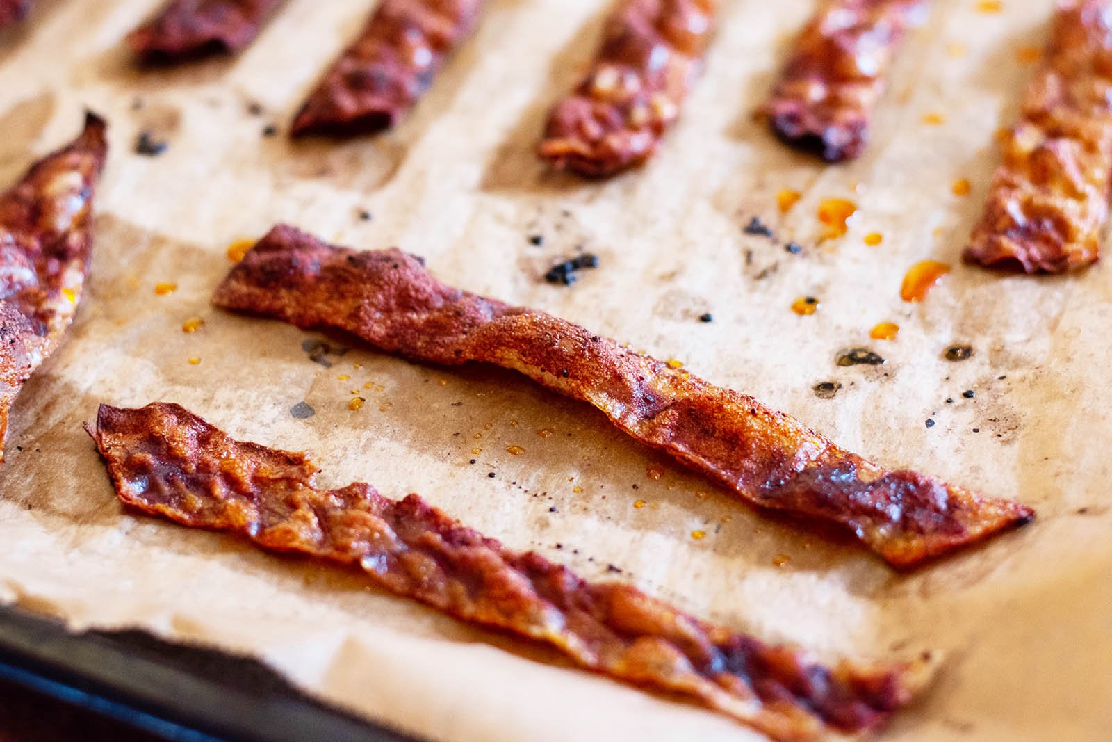 Veganer Bacon aus Reispapier – knusprig und rauchig