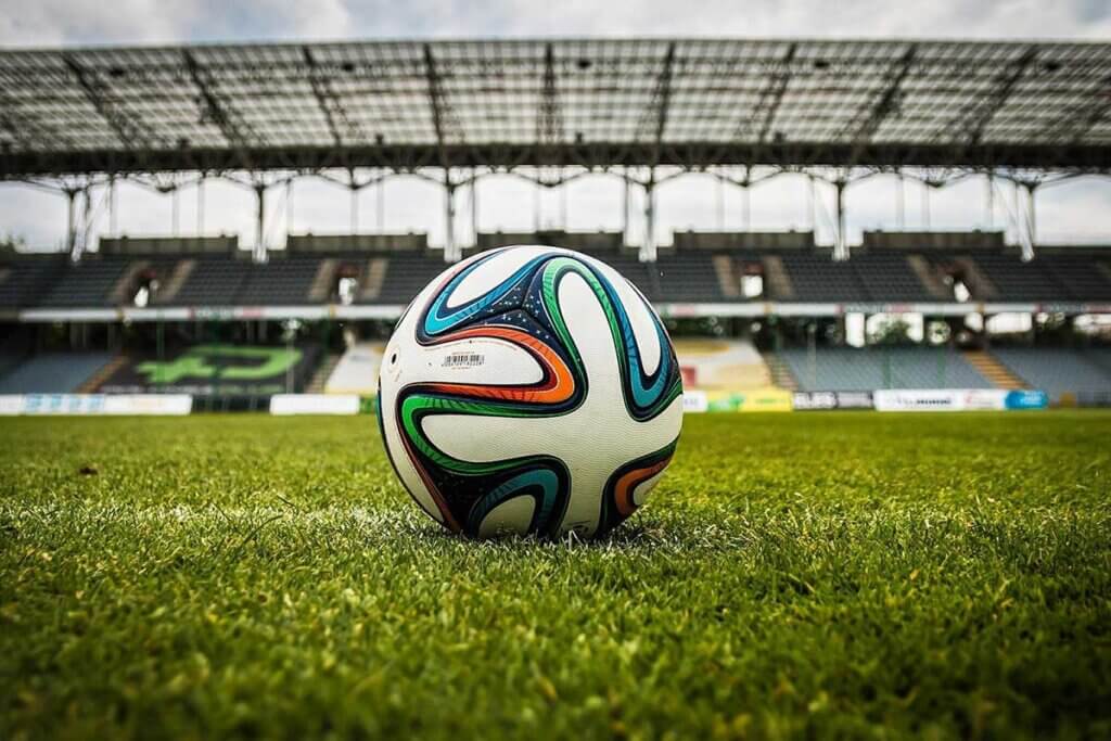 Fussball auf dem Rasen
