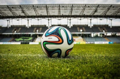 Fussball auf dem Rasen