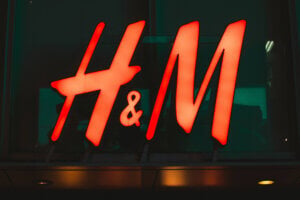 H und M Reklameschild