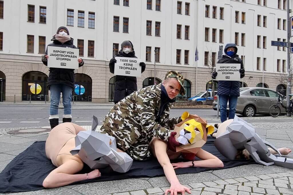 Demonstration gegen Trophaenjagd