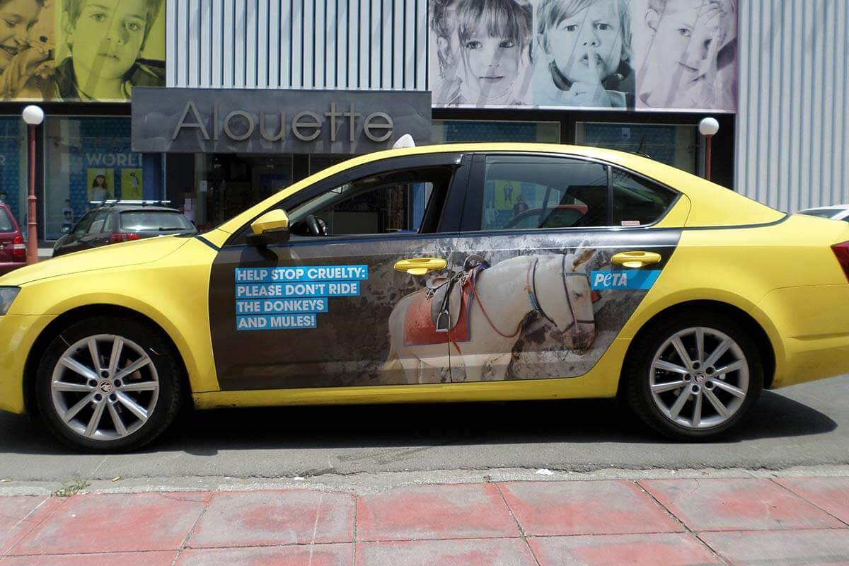 Taxi mit PETA Anzeige