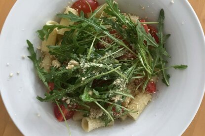 Pasta mit Rucola und Tomaten