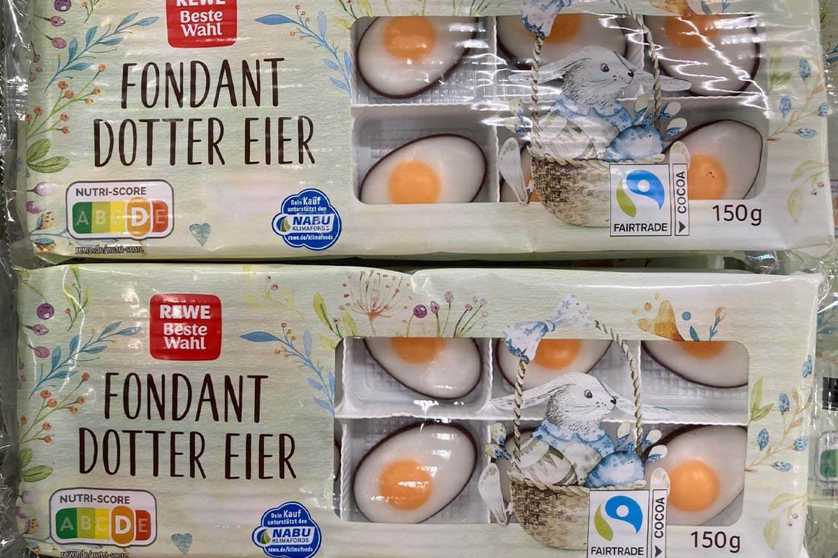 Beige rechteckige Verpackung von Fondant Eiern.