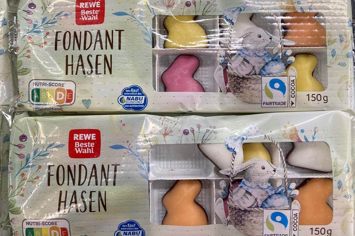 Beige rechteckige Verpackung von Fondant Hasen.