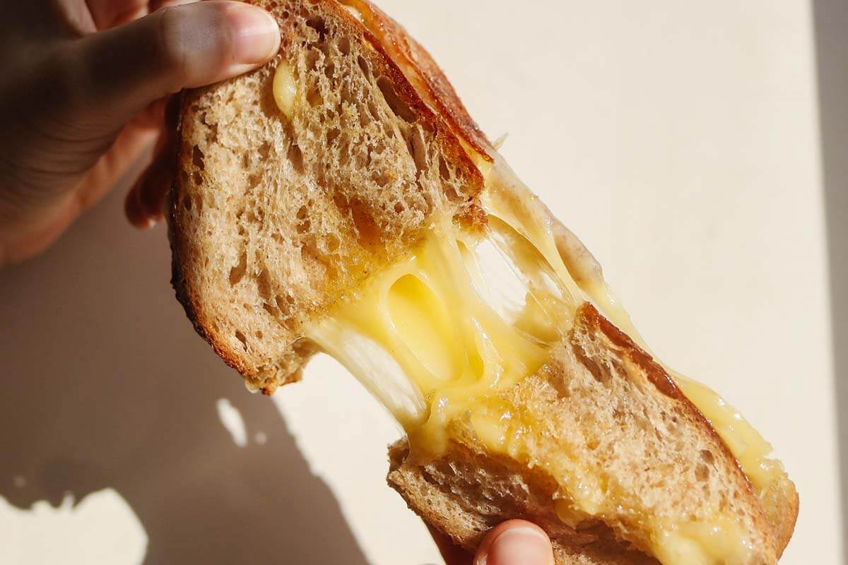 Casomorphine: Macht Käse wirklich süchtig?