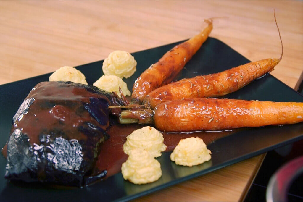 Roulade mit Kartoffeln und Karotten