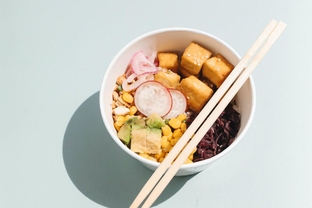 Bowl mit paniertem Tofu