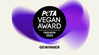Peta fashion award Logo mit weißen Hintergrund mit ein bisschen Lila anstrich,