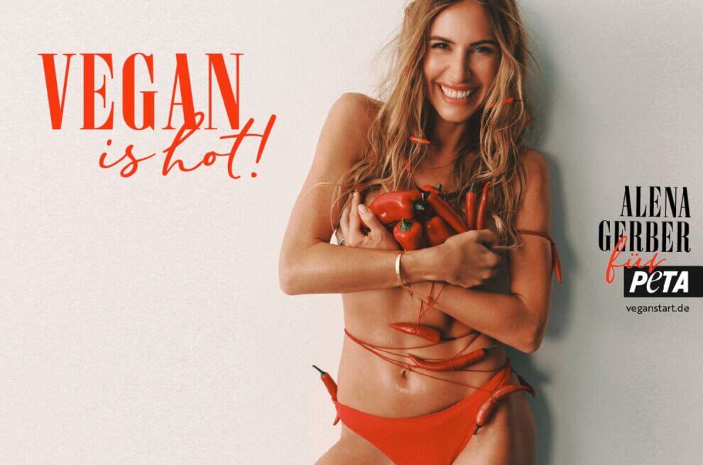 Model Alena Gerber setzt sich mit sexy Chili-Motiven in einer neuen PETA-Kampagne für pflanzliche Ernährung ein.